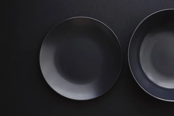 Empty plates on black background, premium dishware for holiday dinner, minimalistic design and diet — Stock Photo, Image