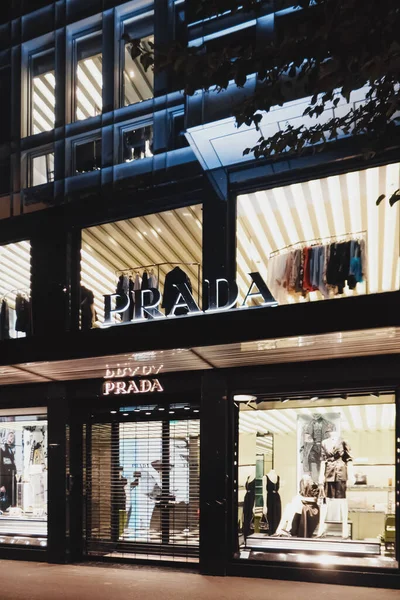 Vitrine de uma loja de luxo na rua Bahnhofstrasse em Zurique, Suíça — Fotografia de Stock