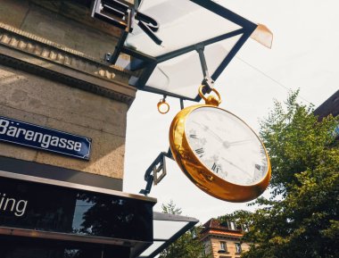 İsviçre 'nin Zürih kentindeki şehir merkezinin Avrupa mimarisi ve günlük yaşamı