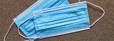 Koronavirüs salgını sırasında enfeksiyonu önlemek için cerrahi yüz maskeleri