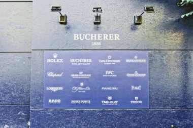 İsviçre 'nin Zürih kentindeki Bahnhofstrasse' de lüks bir butik mağazası. Şehir merkezindeki ana cadde.