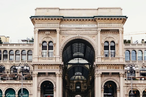 Galleria Vittorio Emanuele v Miláně, klasická evropská architektura Lombardie v severní Itálii, historická budova a slavná památka — Stock fotografie