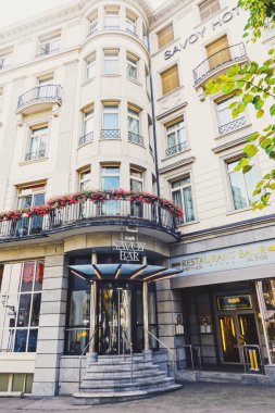 İsviçre, Zürih 'te Bahnhofstrasse, şehir merkezindeki ana şehir caddesi.