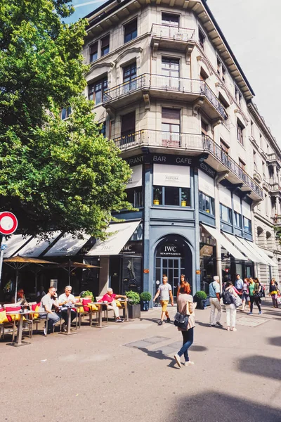 Étterem a város központjában utca Zürich Svájcban — Stock Fotó
