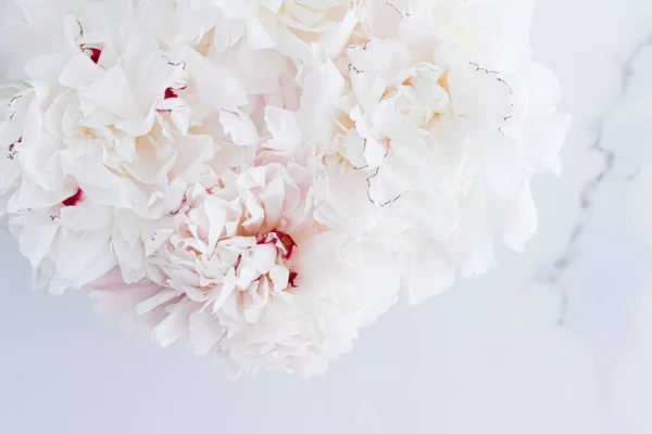 Buquê de flores de peônia como fundo floral de luxo, decoração de casamento e marca de evento — Fotografia de Stock