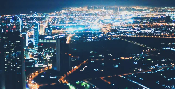Veduta aerea notturna di Dubai negli Emirati Arabi Uniti, paesaggio urbano metropolitano — Foto Stock