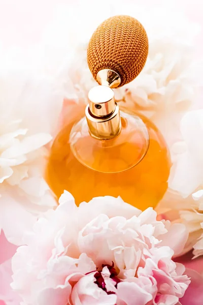 Chic fragrance bottle as citrus perfume product on background of peony flowers, parfum ad and beauty branding — Stock Photo, Image