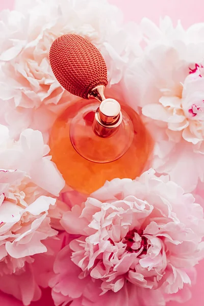 Vintage fragrance bottle as luxe perfume product on background of peony flowers, parfum ad and beauty branding — Stock Photo, Image