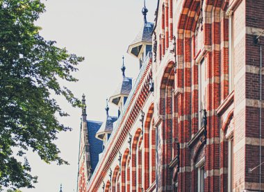 Hollanda 'daki Amsterdam şehir merkezindeki ana şehir caddesi.