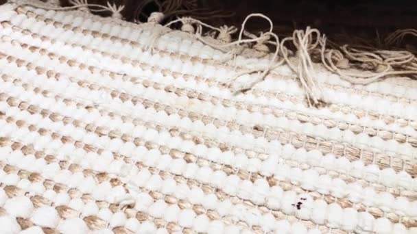 Naturalna tkanina bawełniana, luksusowy materiał włókienniczy jako wystrój wnętrz, meble i aranżacja wnętrz — Wideo stockowe