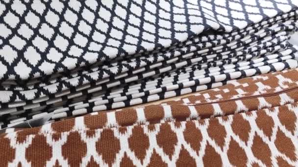 Přírodní bavlněná tkanina, luxusní textil jako domácí dekorace, nábytek a interiérový design — Stock video