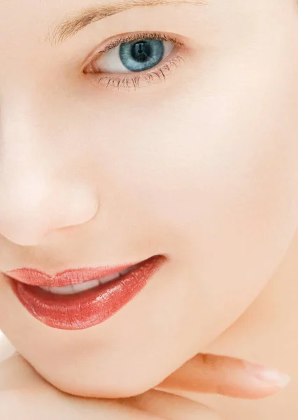 Beauty face close-up of young woman, blonde hair and chic make-up for skincare and haircare brand — Stock Photo, Image