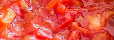 Domates sosu pişirmek, yemek kitabı ya da blog geçmişi için buğulanmış sebzeleri kapatmak