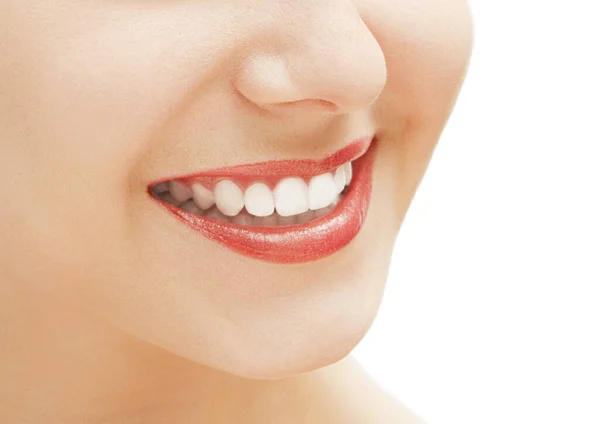 Sourire parfait et dents naturelles blanches saines, sourire heureux pour les dents et la beauté — Photo