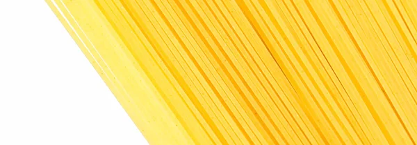 Неприготована суцільна кукурудзяна косметика для спагеті, тіталієва макарони як інгредієнт органічної їжі, макропродукт і рецепт кулінарної книги. — стокове фото