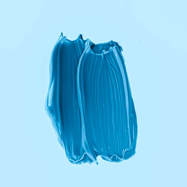 Pincel azul traço ou maquiagem mancha closeup, cosméticos de beleza e textura de batom — Fotografia de Stock