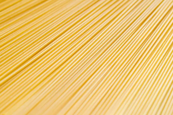 Άψητα σπαγγέτι ολικής αλέσεως closeup, ιταλικά ζυμαρικά ως οργανικό συστατικό τροφίμων, μακροεντολή προϊόν και συνταγή βιβλίο μαγειρικής — Φωτογραφία Αρχείου