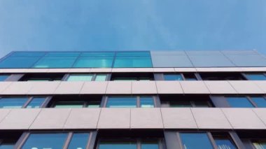 Avrupa 'da modern apartman blokları ve çağdaş konut binası, mimari ve gayrimenkul