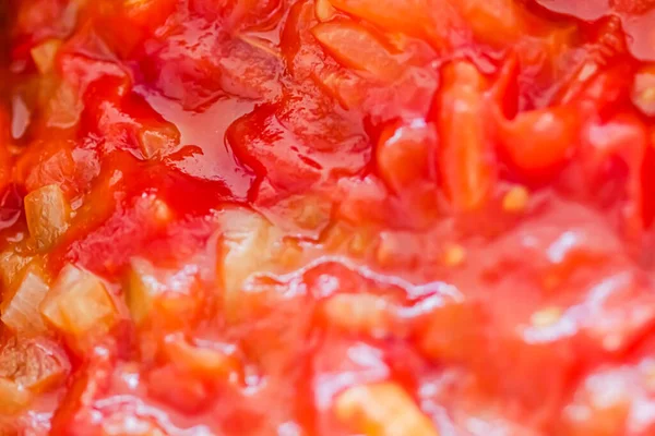 Cocinar salsa de tomate, verduras al vapor de primer plano para libro de cocina o fondo de blog de alimentos — Foto de Stock