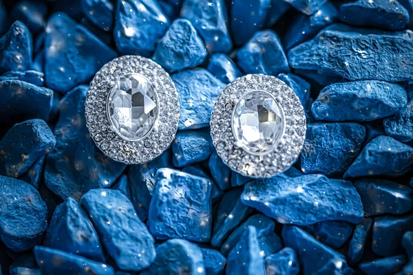 Luxus-Diamant-Ohrringe Nahaufnahme, Schmuck und Modemarke — Stockfoto