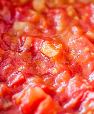 Domates sosu pişirmek, yemek kitabı ya da blog geçmişi için buğulanmış sebzeleri kapatmak