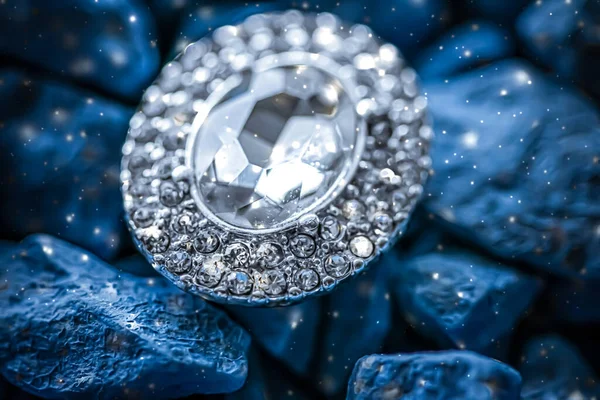 Luxus-Diamant-Ohrringe Nahaufnahme, Schmuck und Modemarke — Stockfoto