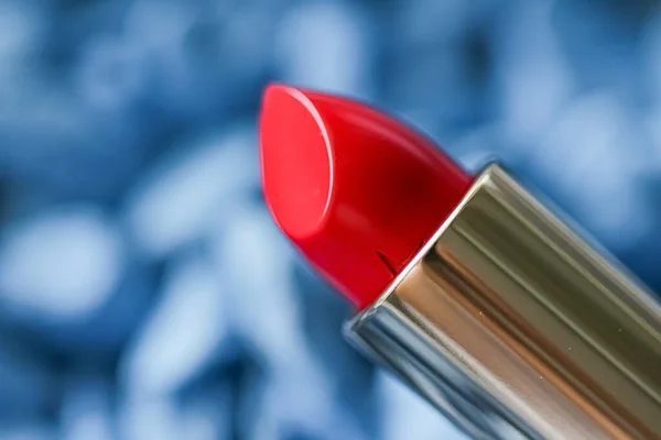 Piros rúzs közelkép, luxus smink és szépség kozmetikai — Stock Fotó