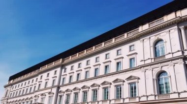 Avrupa 'nın Eski Kenti, mimarisi ve gayrimenkullerinde güzel bir klasik tarz binasının cephesi