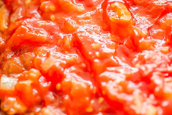Kook tomatensaus, close-up gestoomde groenten voor kookboek of voedsel blog achtergrond — Stockfoto