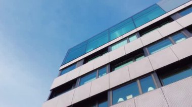 Avrupa 'da modern apartman blokları ve çağdaş konut binası, mimari ve gayrimenkul