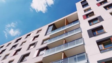 Avrupa 'da modern apartman blokları ve çağdaş konut binası, mimari ve gayrimenkul