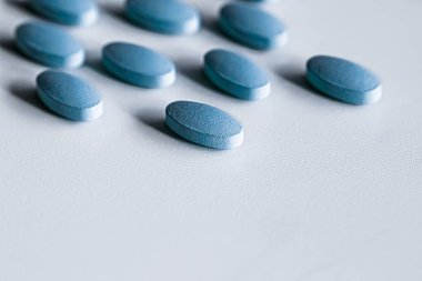 Bitkisel ilaç olarak nane hapları, ilaç markası, beslenme sağlık hizmetleri olarak probiyotik ilaçlar veya ilaç endüstrisi reklamları için diyet takviyesi ürünleri