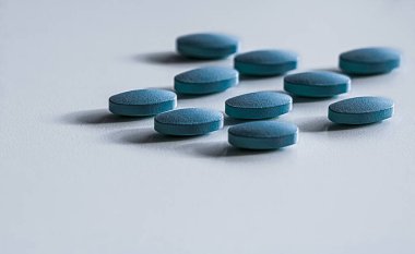 Bitkisel ilaç olarak nane hapları, ilaç markası, beslenme sağlık hizmetleri olarak probiyotik ilaçlar veya ilaç endüstrisi reklamları için diyet takviyesi ürünleri