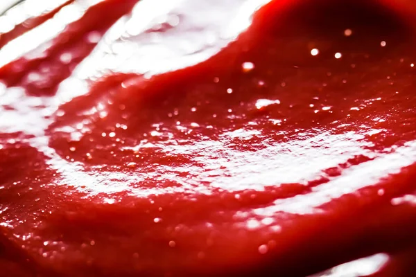 Biologische ketchup, tomatensaus close-up, voedsel achtergrond en zelfgemaakt recept — Stockfoto