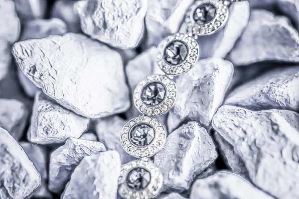 Lyx diamant armband, smycken och mode varumärke — Stockfoto