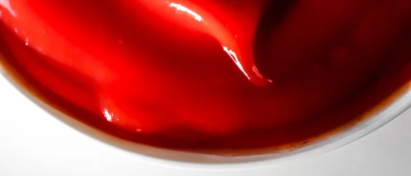 Ketchup orgânico, molho de tomate close-up, fundo de comida e receita caseira — Fotografia de Stock