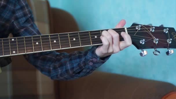 Tocar Acorde Guitarra Menor — Vídeo de Stock