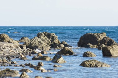 Denizde büyük taş fotoğraf