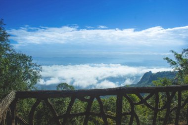 Tayland dağ orman sis yaz arka plan doğa gündoğumu bulutlar gökyüzü 