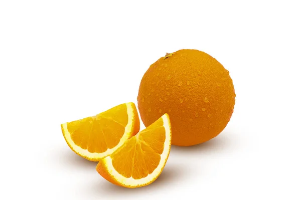 Fresh wet oranges fruits , sliced isolated on white background w — Stock Photo, Image