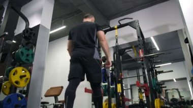 Güçlü adam kemer Trx 4 k yavaş Mo sıkılmış