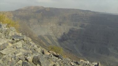 Bir çok güzel kariyer patlama. Demir cevheri madenciliği.