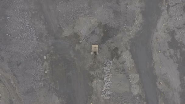 A huge ore quarry. Filming drone. Fly up. — Stock Video
