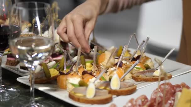 Event Buffet. A woman puts on her plate various canapes. 4K Slow Mo — Stock Video