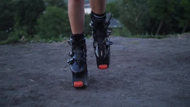 Panorama camera with shoes angoo jumps on the face of a beautiful girl who jumps in the park. 4K Slow Mo — Stock Video