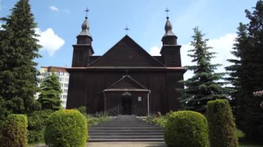Tarihi miras. Antik ahşap kilise. 4k Yavaş Mo