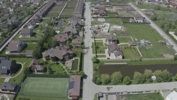 Schönes dorf in europa. Schüsse aus der Luft. 4k langsam mo — Stockvideo