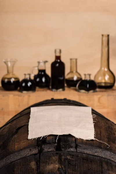 Старая Бочка Бутылки Бальзамического Уксуса Модене — стоковое фото