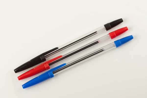 Три Цветных Ручки Крупным Планом Изолированном Фоне — стоковое фото