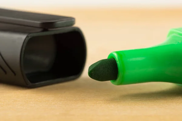 Bir Keçeli Kalem Parçası Yazma Yakın Çekim Içinde Gösterilir — Stok fotoğraf